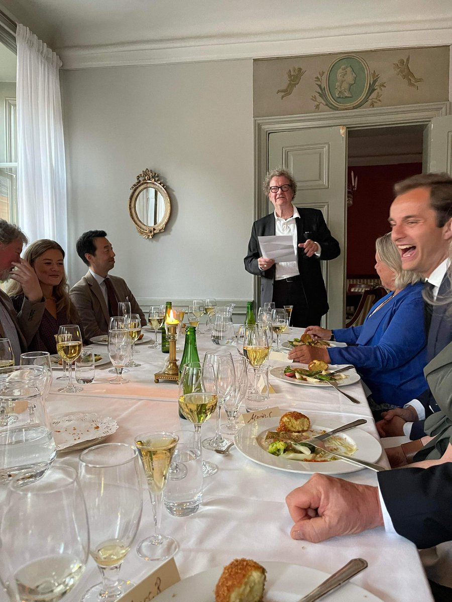 JessicaBacksell's tweet photo. An unforgettable day- big thanks to everyone involved in this journey - friends, family, colleagues! Special thanks again to opponent @Philip_Roscoe and to the grading committee: @allartmarkets, Pierre Gillet de Monthaux, Per Andersson and of course my supervising committee!! https://t.co/FOSJTwefRw