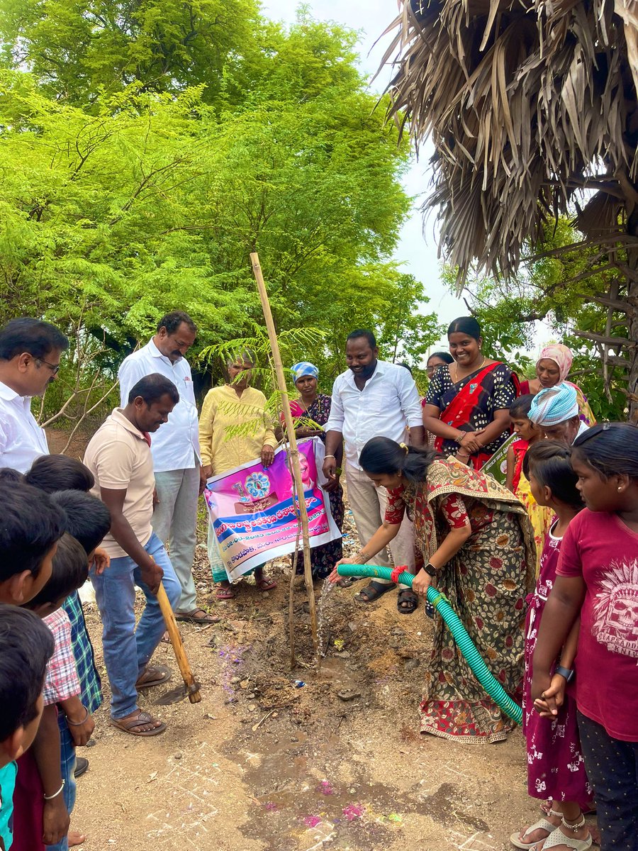 Today As a part of Telangana #Dashabdiutsavalu participated in #Harithotsavam & planted saplings from our Gram panchayat Nursery along with our chief guest Devender reddy garu,local leaders teachers students & villagers
#Telanganaturns10
#Harithaharam
#GreenIndiaChallenge
