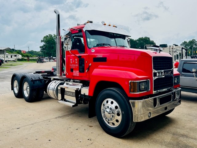 E&E Trucking in Wetumpka, AL just took delivery of their newest 2024 Mack Pinnacle. It is equipped with our Mack MP8 505 HP Engine and MDRIVE HD 12 Speed Transmission. A big thank you to the entire Echols family for making MACK TRUCKS the backbone of their fleet.