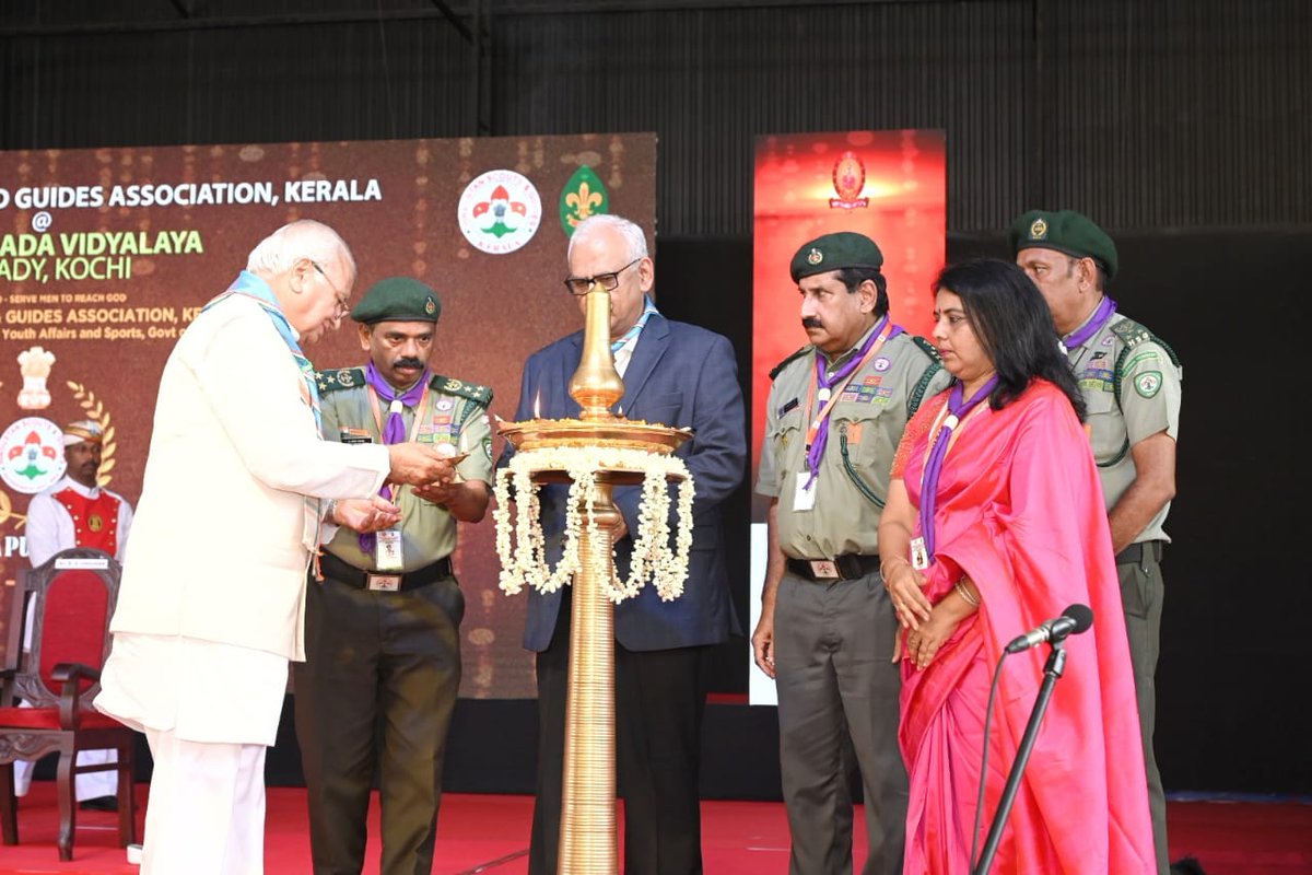 Hon'ble Governor Shri Arif Mohammed Khan presented  the #RajyaPuraskar instituted by Hindustan Scouts and Guides Association, Kerala, at Sree Sarada Vidyalaya, Kalady, Ernakulam.Hindustan Scouts and Guides Association has presence in 23 States,since 2018:PRO, KeralaRajBhavan