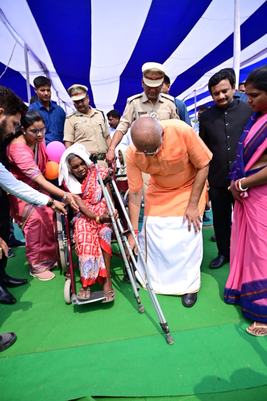 राज्यपाल ने खूंटी के गुटजोरा गांव के ग्रामीणों से किया सीधा संवाद-The Governor interacted directly with the villagers of Gutjora village of Khunti.