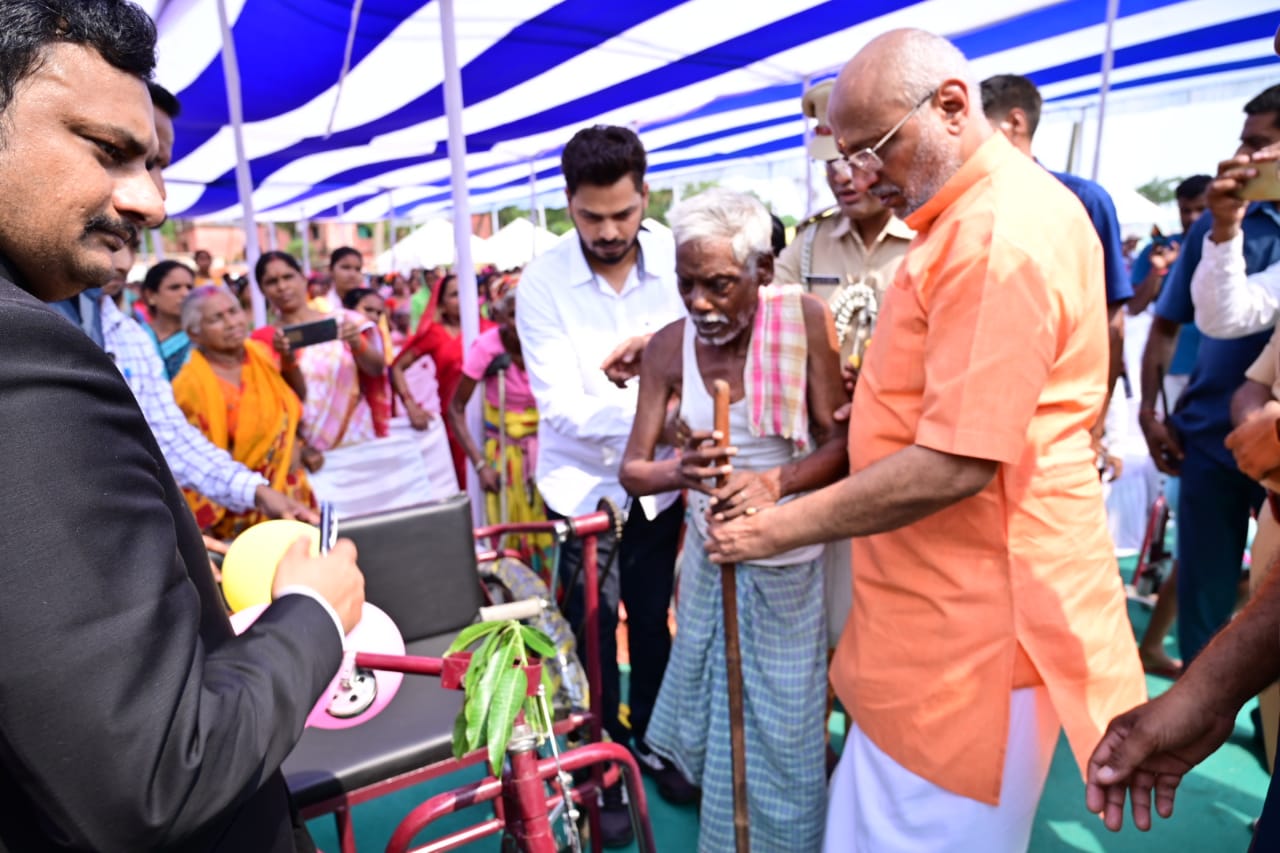 राज्यपाल ने खूंटी के गुटजोरा गांव के ग्रामीणों से किया सीधा संवाद-The Governor interacted directly with the villagers of Gutjora village of Khunti.