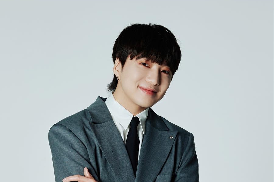 soompi's tweet photo. #WINNER's #KangSeungYoon Shares Sweet Letter Ahead Of Military Enlistment 
https://t.co/L7V3xpiYrQ https://t.co/ZCPt64DuZt
