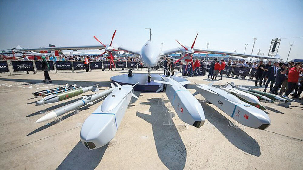 Türkiye, Bayraktar TB-2'leri Katar, Tunus ve Ukrayna gibi ülkelere satarak, İHA pazarında ana kuvvete dönüştü. Anlaşmaların her biri, Türkiye'nin jeopolitik bağlantılarını da ilerletiyor.

Reuters | Londra Merkezli Haber Kanalı