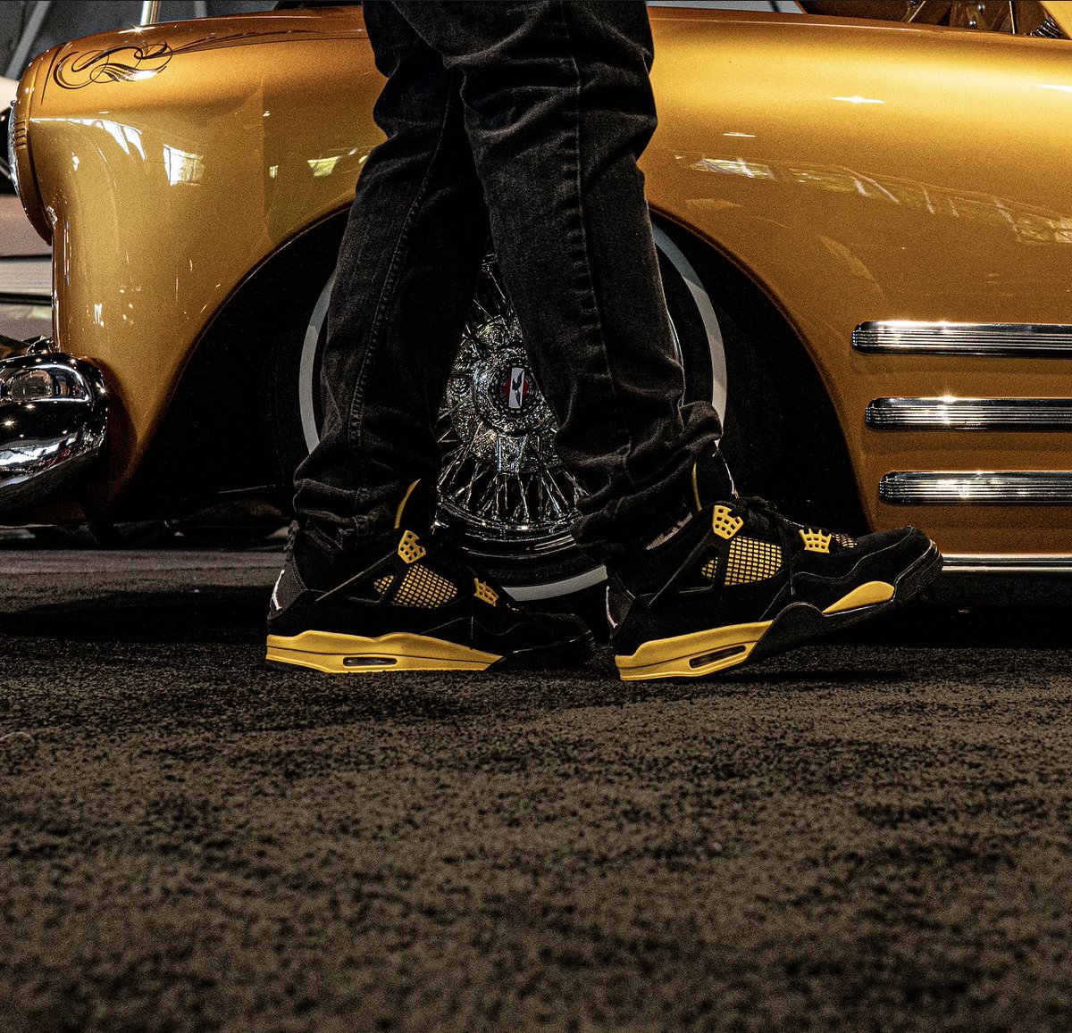 TypeCFilms's tweet image. Mornin sneaker fam. My first time taking pics of my sneakers with my camera camera. How’d I do y’all?  @La3Life @SneakerPhetish @willstowehos  @TheReal_JMillz_ #snkrsliveheatingup #snkrs #kotd #sneakers #jordan #nike #thunder4 #lowriders #photographer #jmillschalleng @HEIRMJ