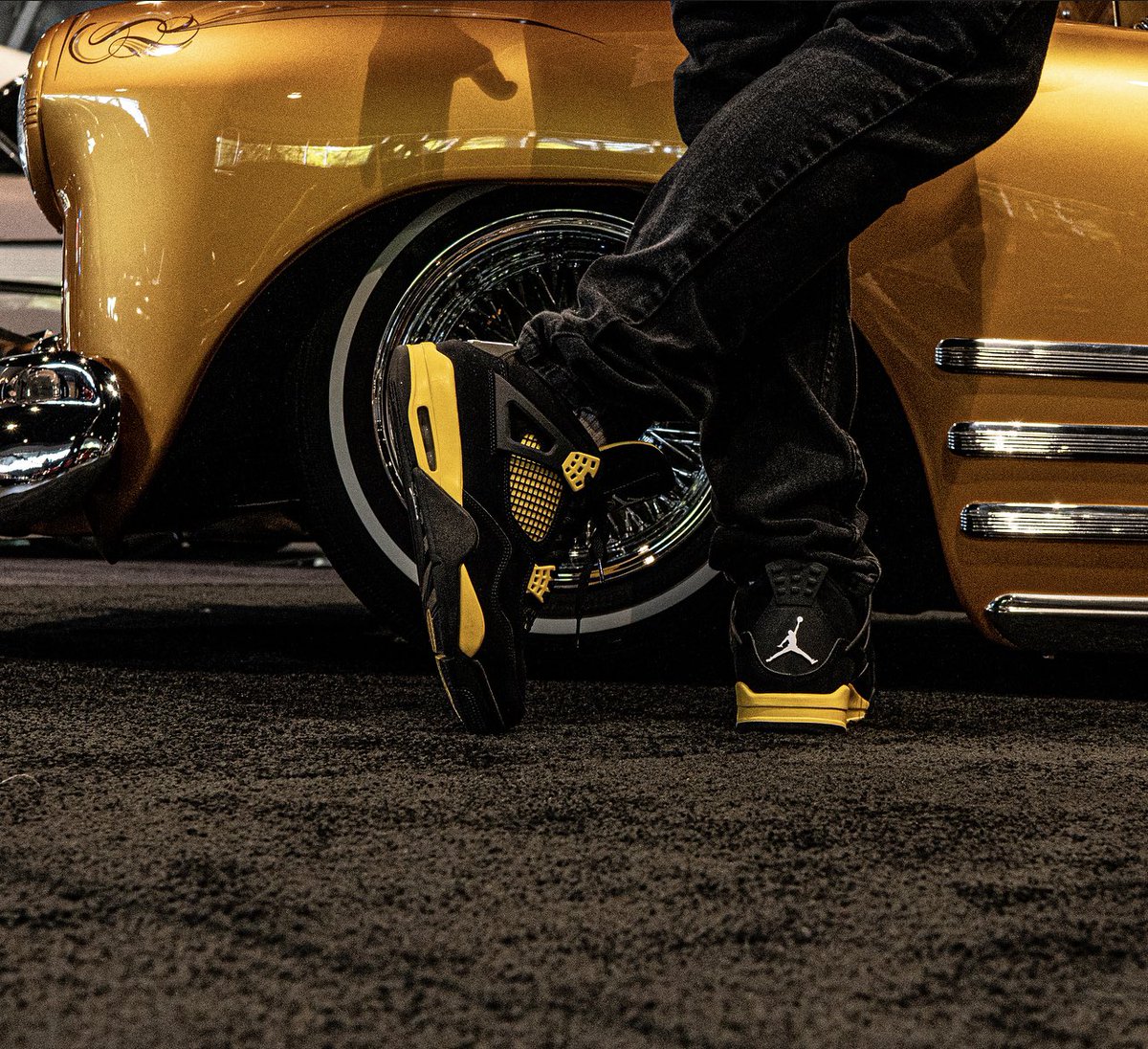 TypeCFilms's tweet image. Mornin sneaker fam. My first time taking pics of my sneakers with my camera camera. How’d I do y’all?  @La3Life @SneakerPhetish @willstowehos  @TheReal_JMillz_ #snkrsliveheatingup #snkrs #kotd #sneakers #jordan #nike #thunder4 #lowriders #photographer #jmillschalleng @HEIRMJ