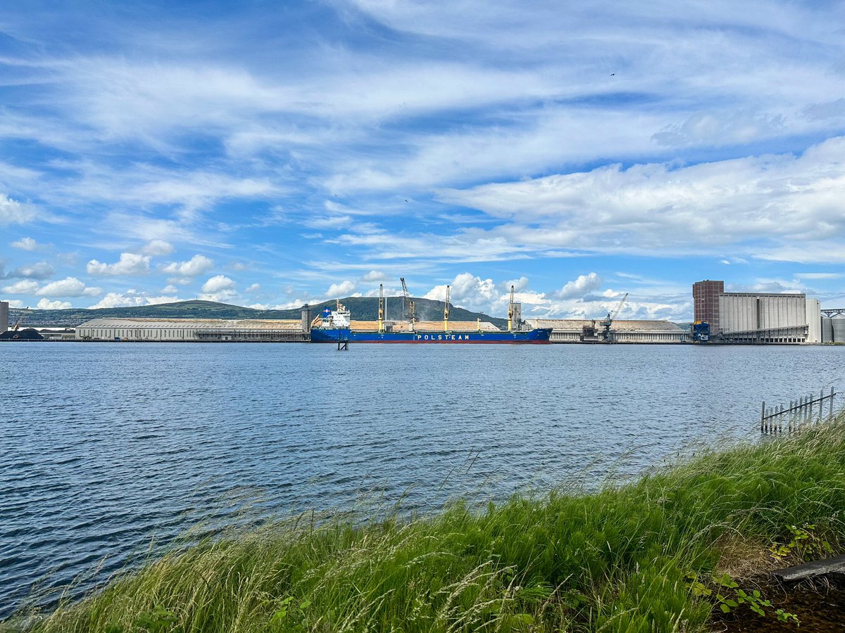 Blue skies across #Belfast this afternoon @WeatherCee @angie_weather @barrabest @BelfastHarbour @LoveBallymena @love_belfast @VisitBelfast @BelfastLive @BelfastHourNI