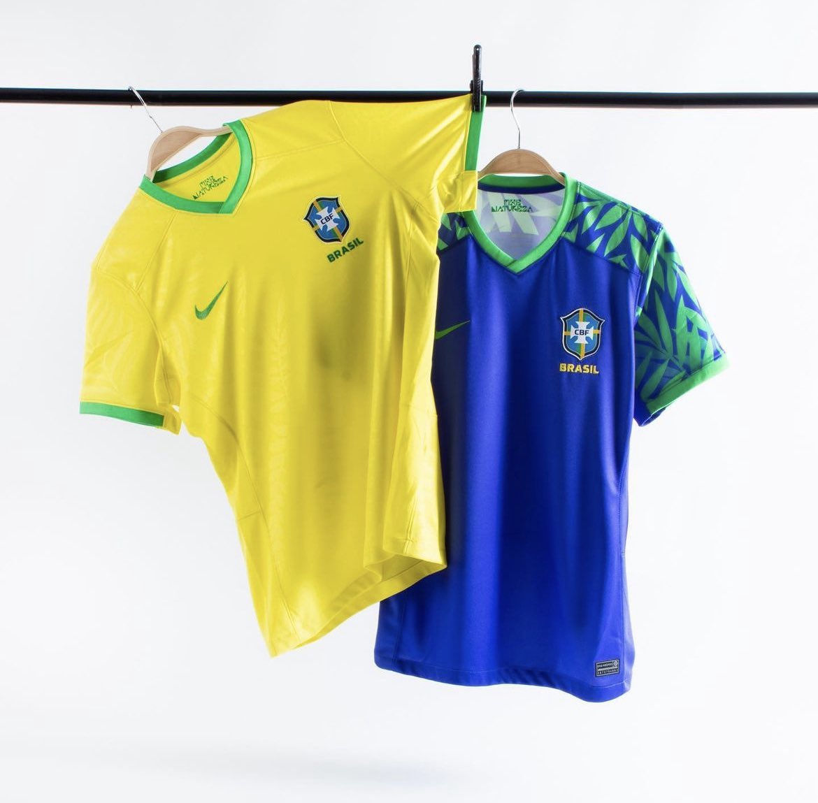 francoimports's tweet photo. 🇧🇷 Camisas da Seleção Brasileira disponível na @francoimports por apenas R$149,90 com Frete Grátis para todo o Brasil. 

Novos mantos do Brasil para Copa do Mundo de Futebol Feminino que tem início em Julho, torça para o Brasil com seu manto! Link na bio

#futebolfeminino #marta https://t.co/YFdlOd7tcu