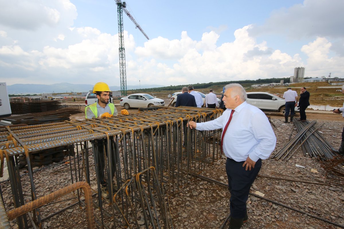 📍Sakarya Şehir Hastanesi İnşaatı

Bizlerin tek derdi var.

Bu Vatana ve Aziz millete hizmet etmek.

Sakarya’mızda devam eden 1000 yataklı Şehir Hastanesini Milletvekillerimizle beraber ziyaret ederek incelemelerde bulunduk. 

#TürkiyeYüzyılıBaşladı