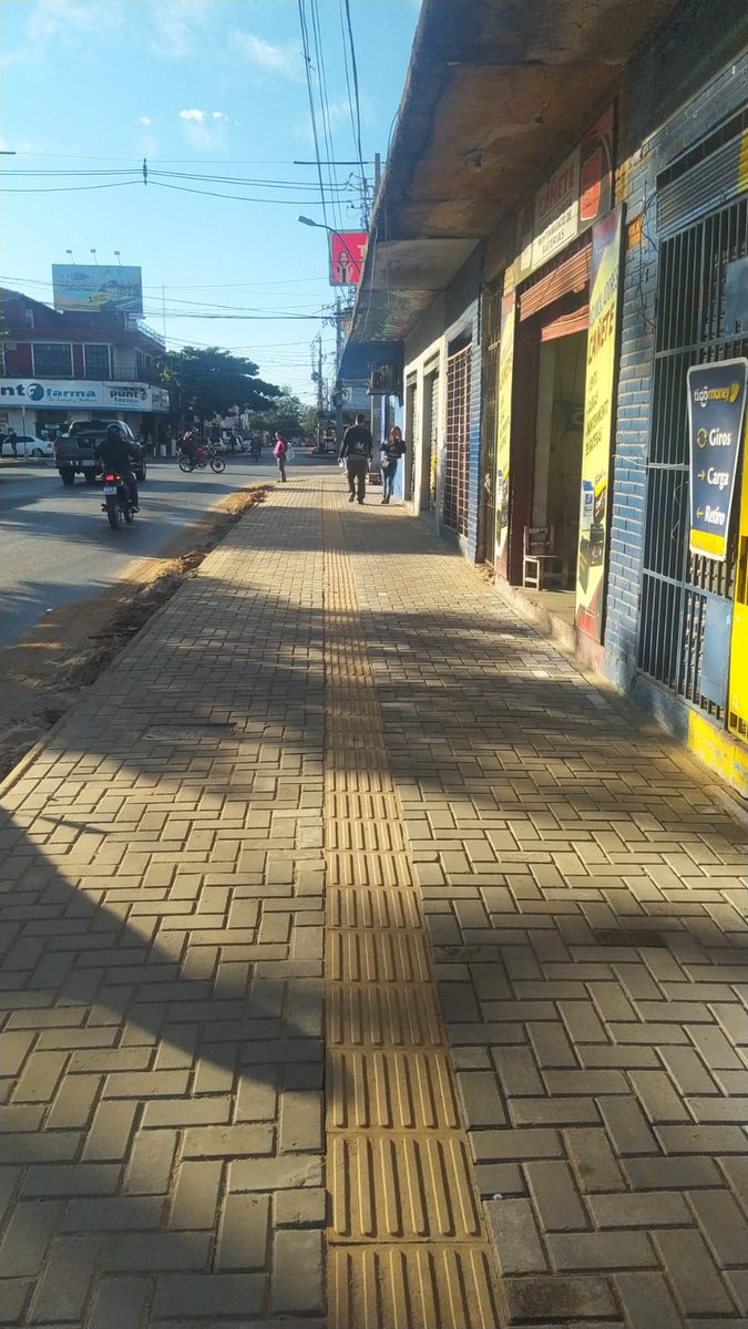 observadorluque's tweet photo. Avanza el plan de unificación de veredas en el microcentro de Luque. 
Fueron desmanteladas las cartelerías de los locales comerciales. 
Hubo quejas por parte de los frentistas. 
Presupuesto inicial: G. 1.600 millones. https://t.co/68oqlnTl07
