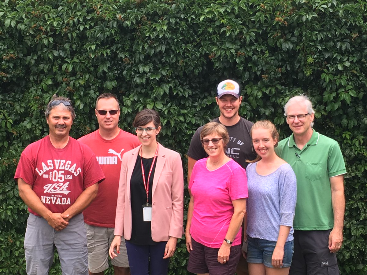 AAFC_Canada's tweet photo. Three new “berry” delicious strawberry varieties might be coming to store shelves near you this summer. 👀🍓 Learn about the hard work that goes into bringing new varieties to #CdnAg fields: https://t.co/cT9ohwXbsg #ScienceGrowsOn https://t.co/TR0fDr2gO9