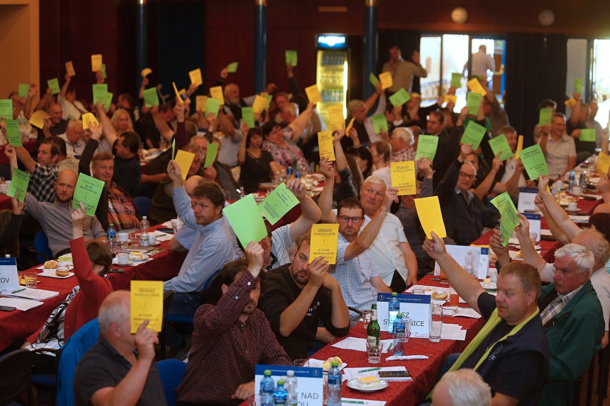 25. valná hromada ASZ ČR přijala řadu zásadních usnesení a ve svých řadách uvítala dva nové regiony a organizaci. Poděkovala <a href="/ZNekula/">Zdeněk Nekula</a> za jeho korektní jednání a vstřícné postoje k rodinným farmám a nastartování strukturálních změn českého zemědělství. Více t.ly/_SZH