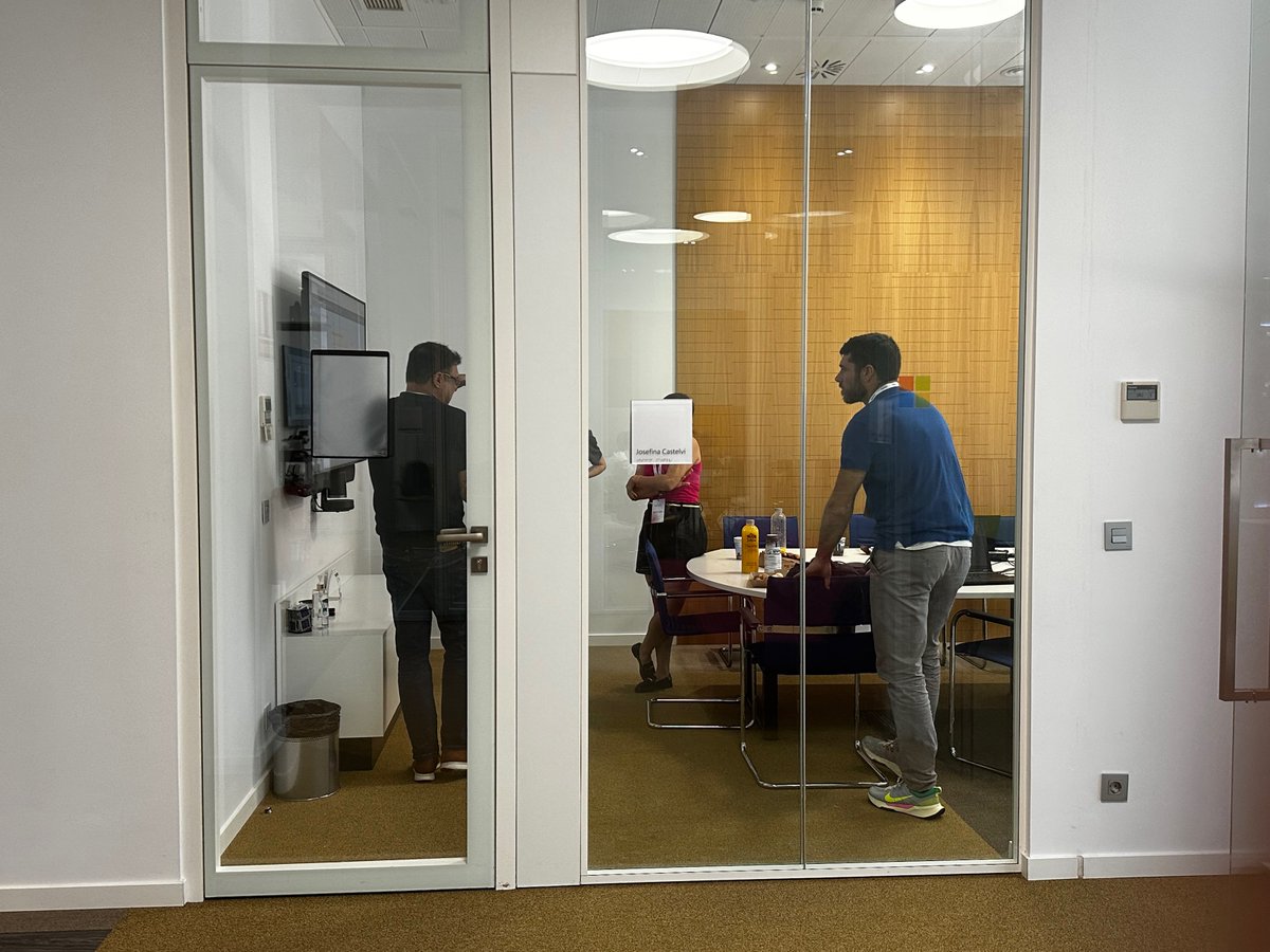 IndesiaOrg's tweet photo. #IIDatatónIndesIA |▶ ¡Comienza el segundo #Datatón de #IndesIA! Hoy llegan los equipos de @GrupoCosentino, Astican, CAF, Eselec e Inagás a la sede de @Microsoft. 

Trabajarán durante tres días apoyados por los #partners tecnológicos y usando nuestra #plataforma. https://t.co/3MLGuazETx