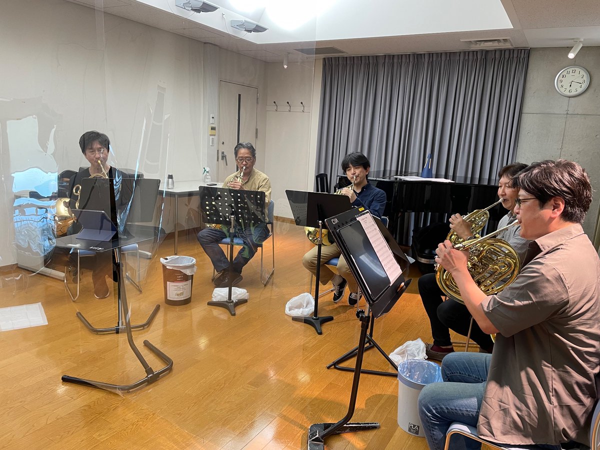 JAPANHORN's tweet photo. 今日は、リハーサル♪
チケット発売中です！
全席指定なので、お好きなお席をお選び下さい🙇‍♀️

#ホルン　#演奏会　
#ジャパンホルンクインテット https://t.co/LsPAg10Tzc