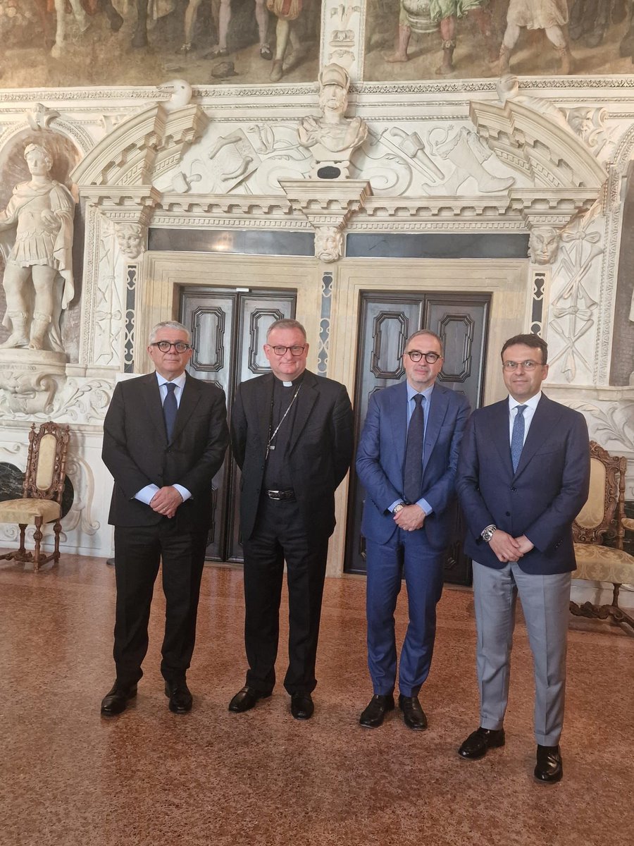 OrdineAvv_Vi's tweet photo. Grande partecipazione al Convegno su “La fine della vita tra diritto, scienza e fede” con gli interventi dei Proff. Enrico Ambrosetti e Paolo Dei Tos dell’Università degli studi di Padova e di S.E. Vescovo di Vicenza Mons. Giuliano Brugnotto. https://t.co/jljEFoPjD9