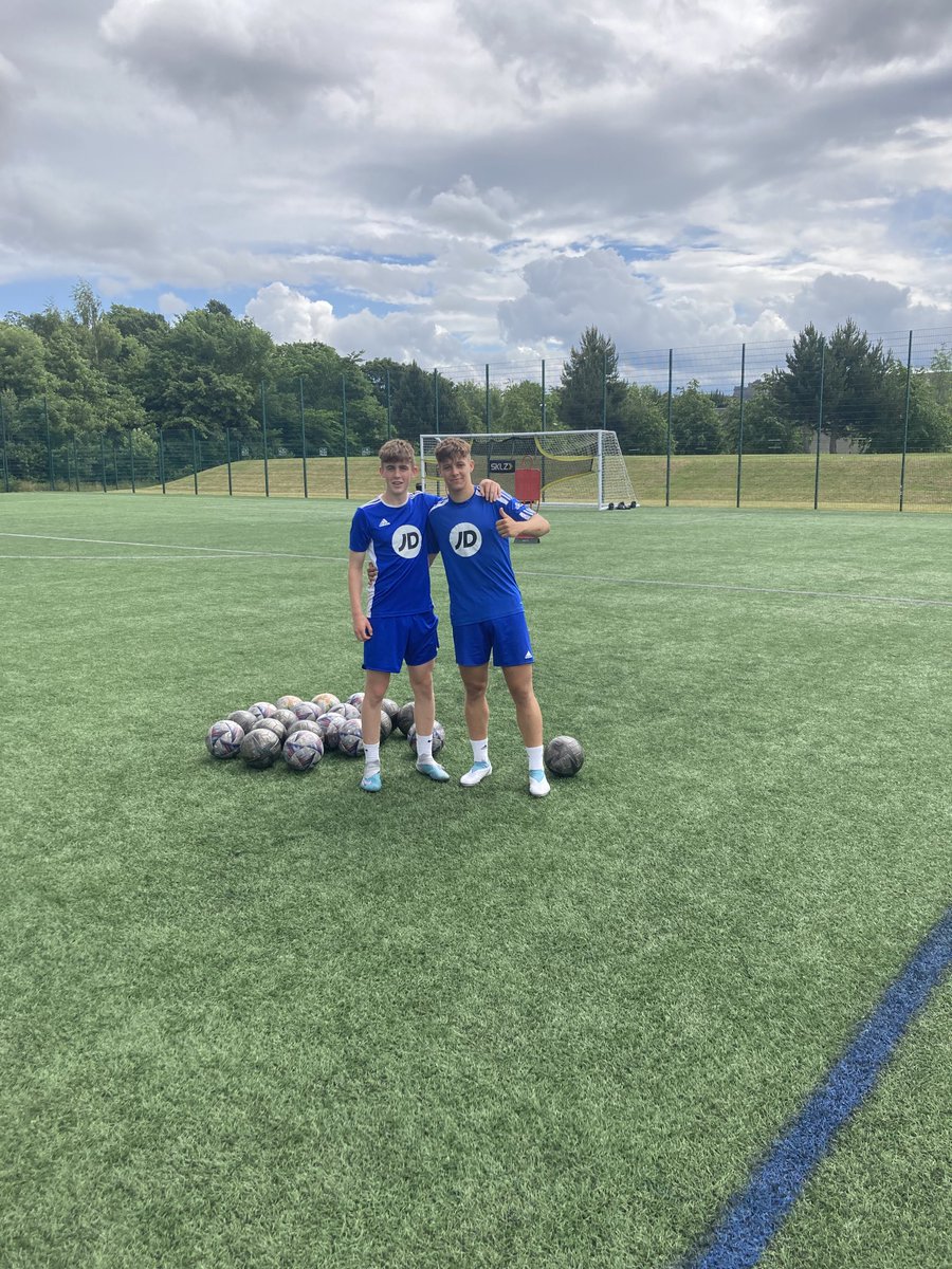 keithwright47's tweet image. It has been great having  ⁦@BroHighOfficial⁩ @PerformSchools⁩ graduates Emma, Rudi, Harry, Rory &amp;amp; Owen back on the pitch working hard for the new season ahead. #alwayswelcome #goodluck ⚽️