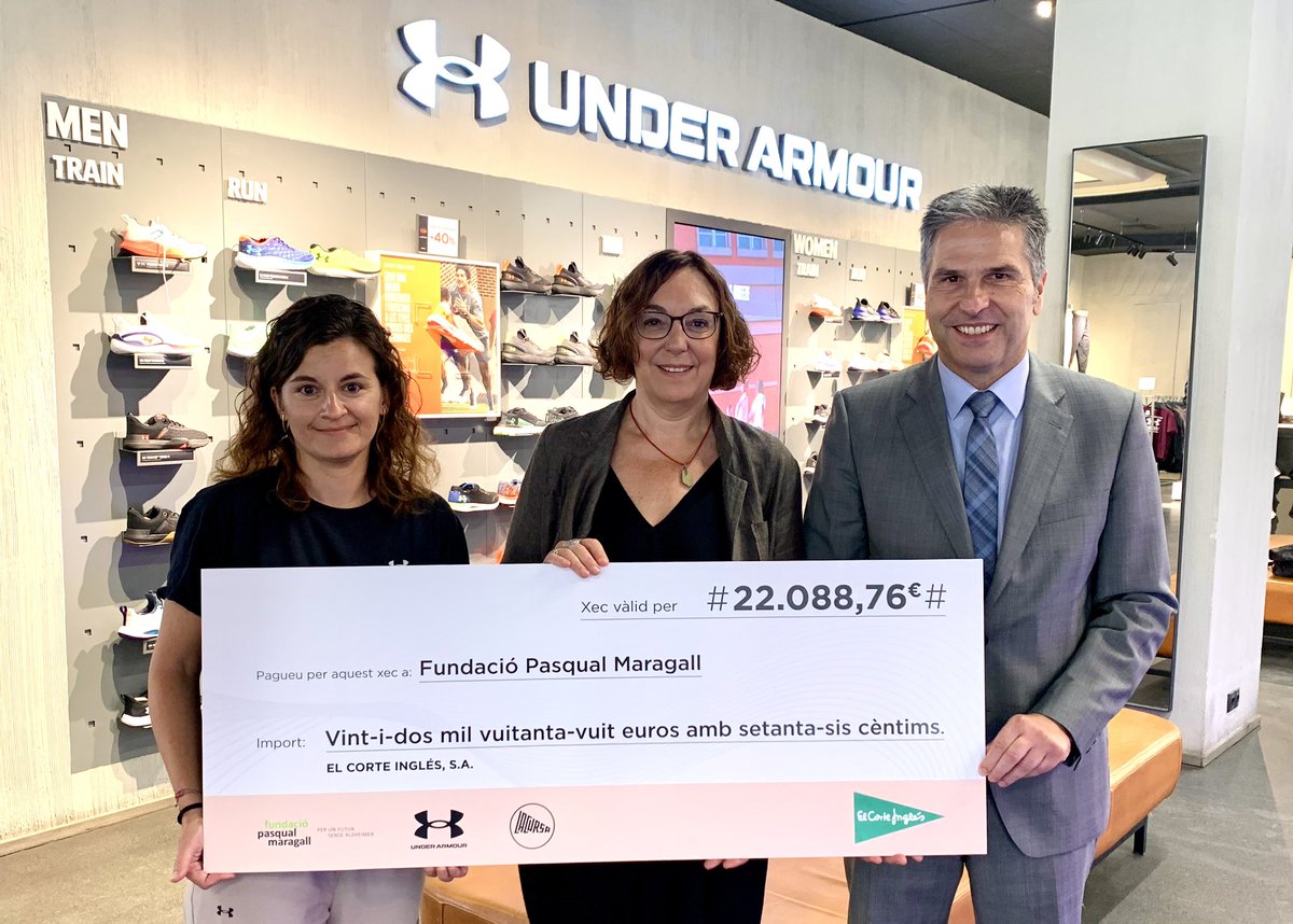 El Corte Inglés y @UnderArmour han hecho entrega del cheque solidario a la @fpmaragall 🤝 La 43ª Cursa El Corte Inglés ha recaudado la cantidad de 22.088,76€, por un futuro sin Alzheimer 🙌 Gracias a todas y a todos por vuestra aportación 👏 #LaCursaECI @elcorteingles