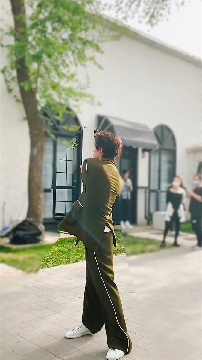 Welcome back to Thirsty Tuesday! Today's theme is #TheRealZhangZhehan's (narrow and flexible 🤭) waist. 🔥💙💙💙
#ZhangZhehan 
#张哲瀚 
(calendar: kvisit.com/Nqte0AQ)