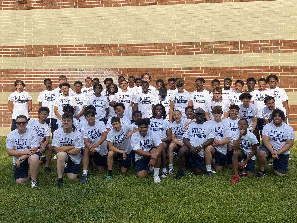 jtafgators's tweet photo. Heading to Manchester University for a 3-day overnight camp! #WildcatsFootball #RileyHighSchool https://t.co/H6MgViaB5c