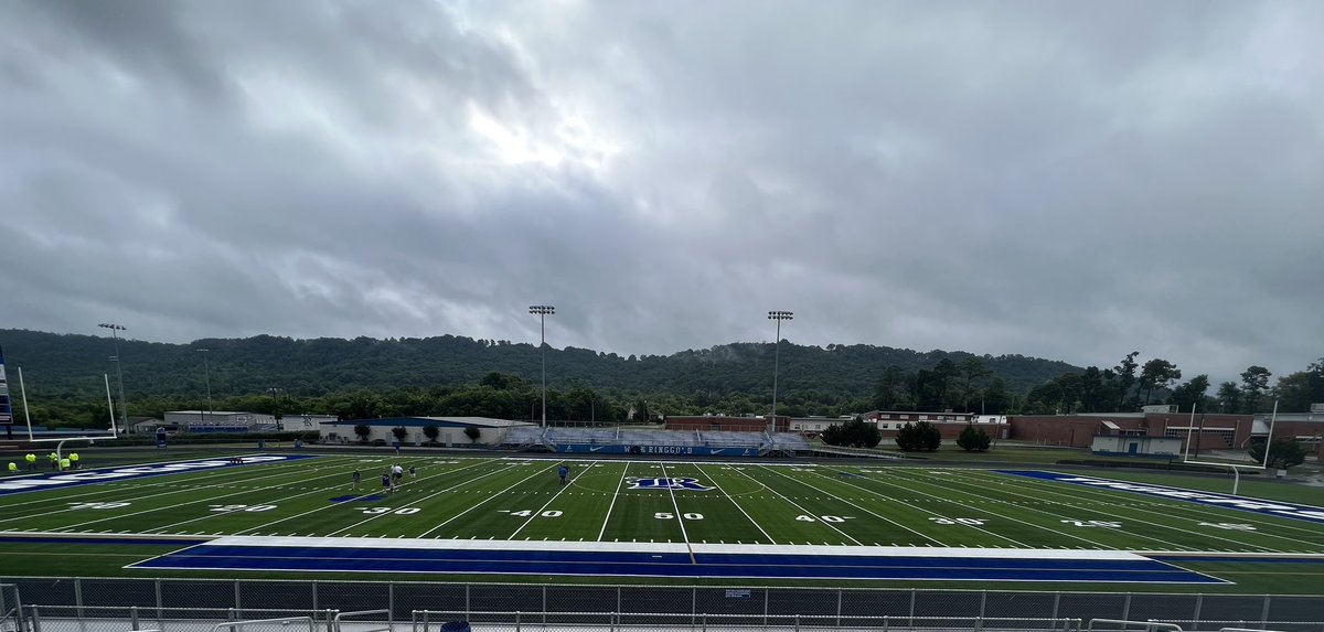 RHSTigers1's tweet photo. New turf is ready! Shaw Industries did an amazing job. https://t.co/GRaKZNhZ8Z