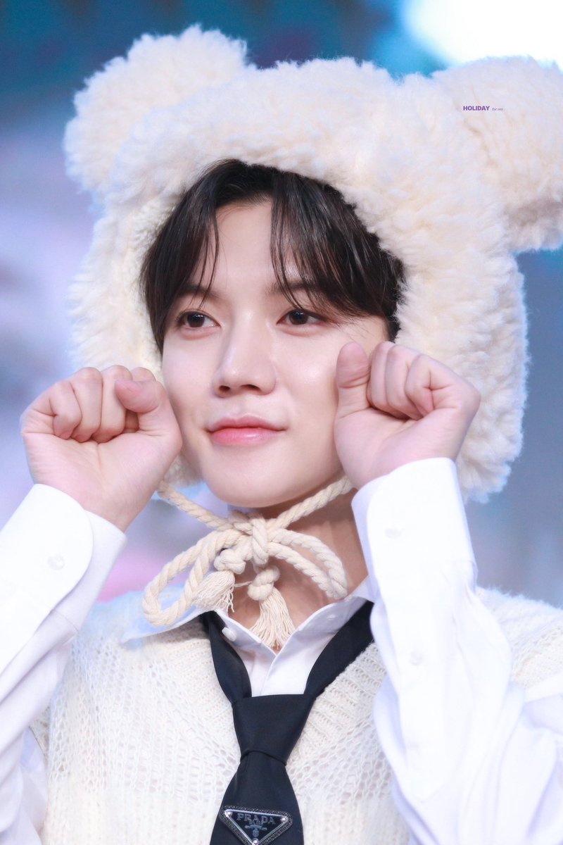 hq ✩ 
© holiday ⇢ 230618