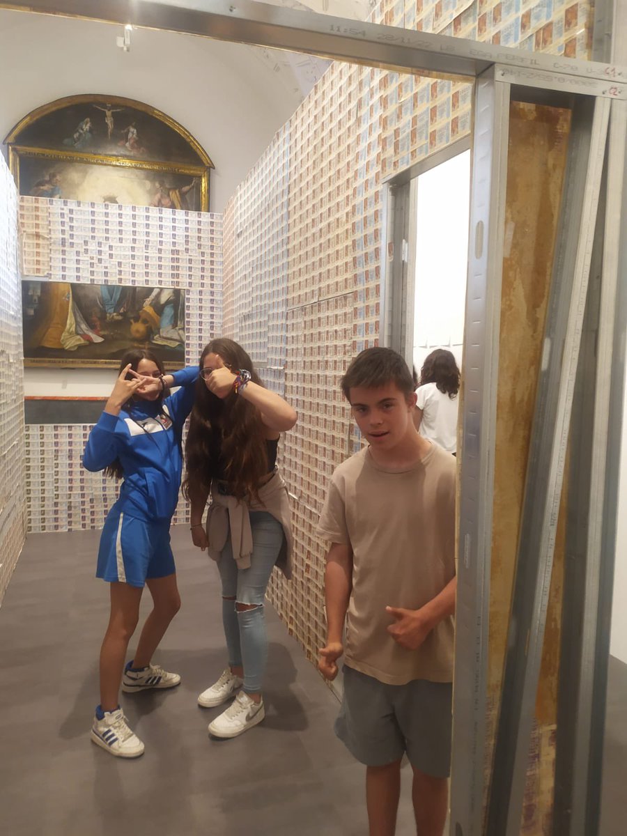 Salesarevalo's tweet photo. Los alumnos de 1º y 3º de la ESO han visitado el museo de arte contemporáneo de Arévalo. Una oportunidad para conocer la oferta cultural de nuestra ciudad. #AbrimosCaminos #salesianosarevalo https://t.co/vNz4uuoRFI