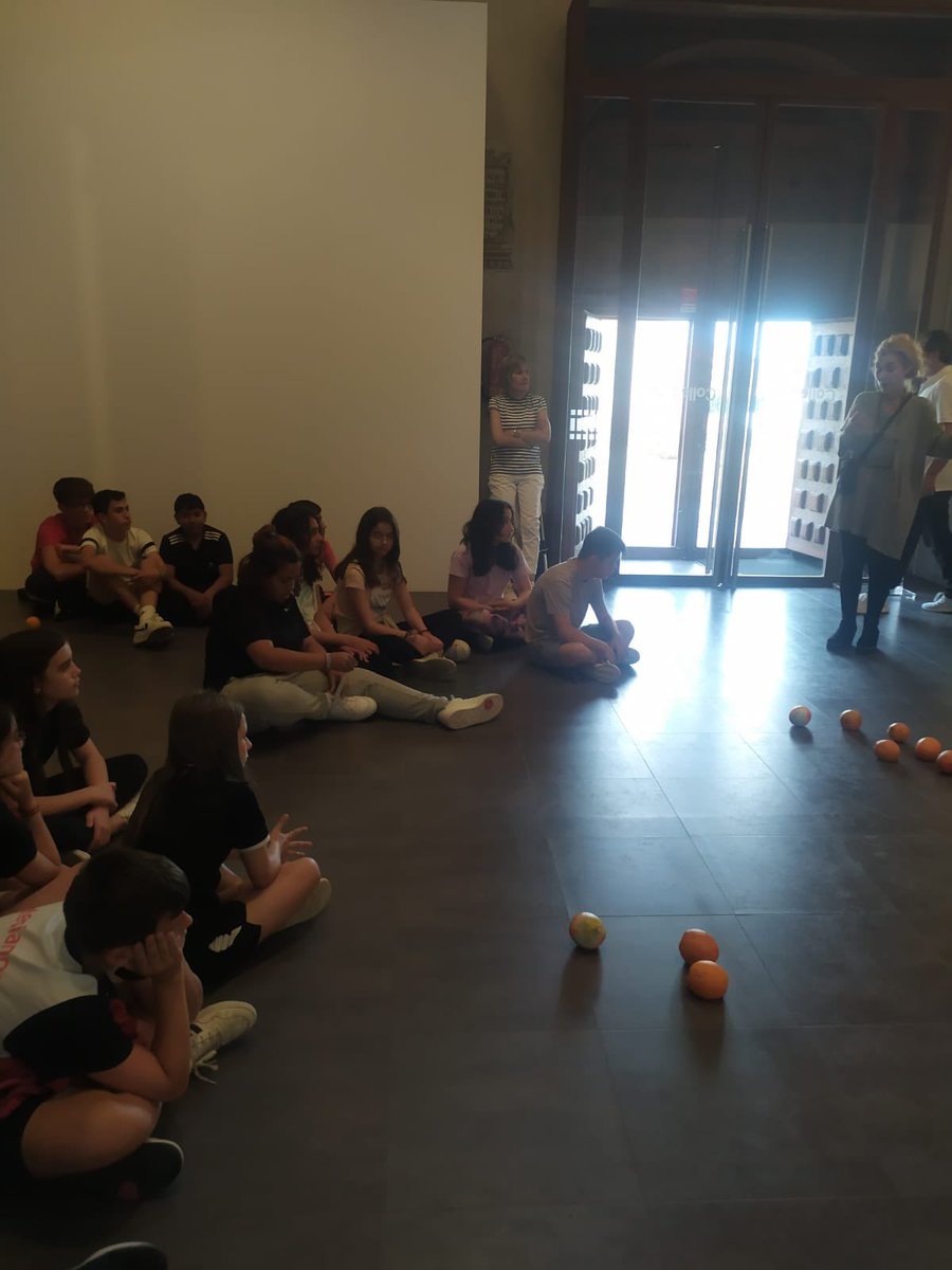 Salesarevalo's tweet photo. Los alumnos de 1º y 3º de la ESO han visitado el museo de arte contemporáneo de Arévalo. Una oportunidad para conocer la oferta cultural de nuestra ciudad. #AbrimosCaminos #salesianosarevalo https://t.co/vNz4uuoRFI