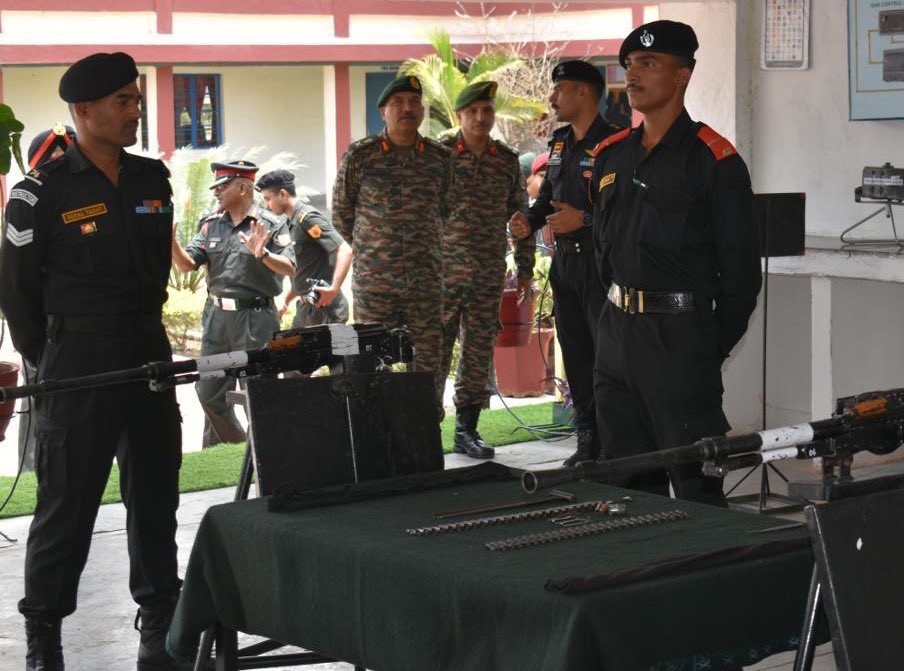 Lt Gen AK Singh, GOC-in-C, #SouthernCommand visited 
#ArmouredCorpsCentre&School #Ahmednagar &reviewed training & administrative standards. The Army Cdr appreciated the high standards accomplished by Schools & Agniveers He encouraged all ranks to continue striving for excellence.