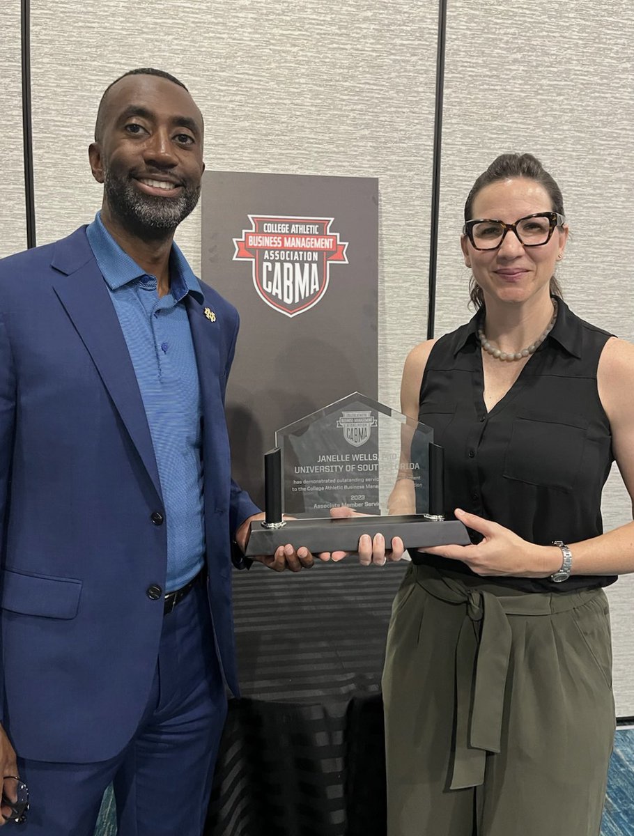 USFVinikMBA's tweet photo. π Thrilled to announce that @docjewells has been honored with the CABMA Associate Member Award! π Her outstanding commitment and dedication to intercollegiate athletics have earned this prestigious recognition. Congrats, Dr. Wells! π #CABMA #AwardWinner
https://t.co/r4mf6C50v7 https://t.co/HUv04Mi41T