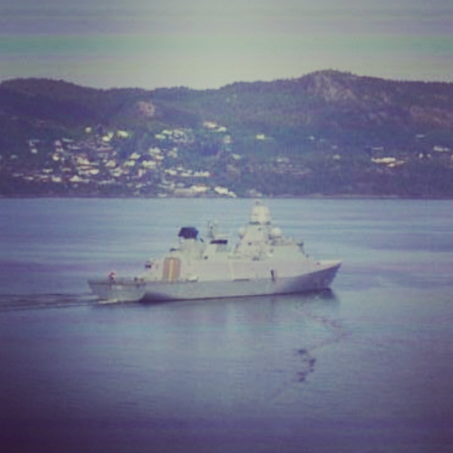 WarshipCam's tweet photo. Royal Danish Navy Iver Huitfeldt-class frigate HDMS Iver Huitfeldt (F361) leaving Bergen, Norway - June 19, 2023 #hdmsiverhuitfeldt #f361
SRC: webcam https://t.co/4jwUViZYN1