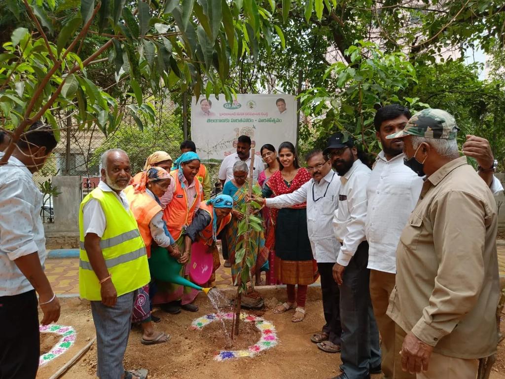 As part of decennial celebrations of the state formation, attended Haritha Haram program organised by GHMC at Black Park in Markendaya Nagar locality of Seethaphalmandi Division.

#HarithaHaram 🌳#Haritotsavam
#తెలంగాణదశాబ్దిఉత్సవాలు
#TelanganaTurns10