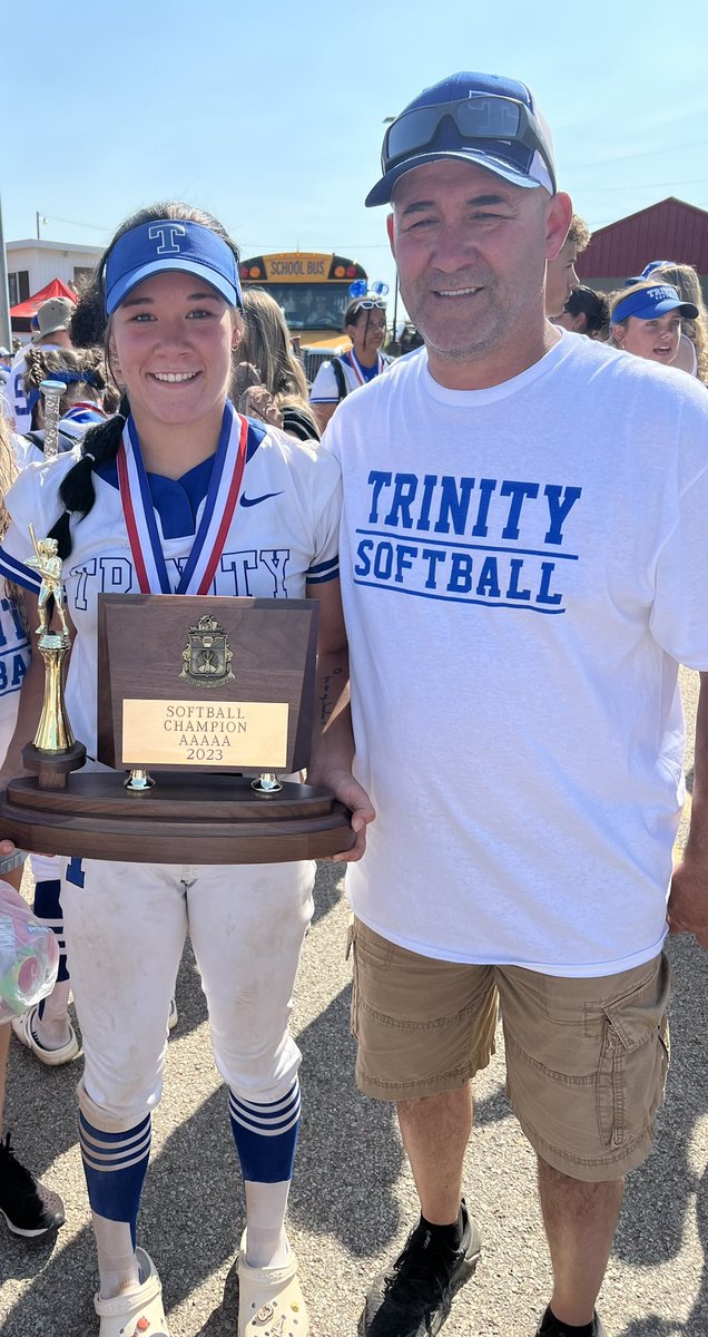 Posting this today because he spent Father’s day at a tournament with me. Happy Father’s day! thank you for everything 🤍