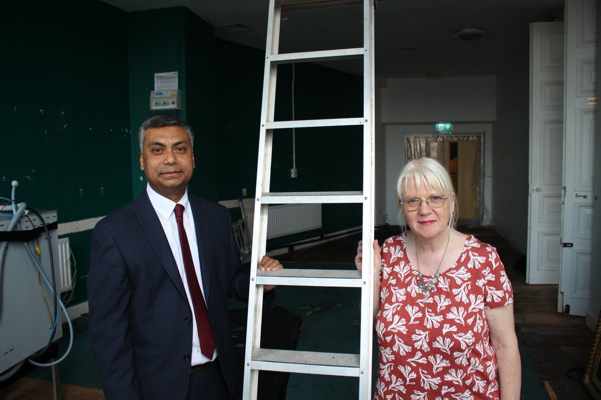 Work is underway to make some final repairs @LboroTownHall following a #Loughborough town centre fire in March.

The blaze destroyed the HSBC building next door.

The Town Hall is open as usual but one room remains out of action.

Read more: charnwood.gov.uk/news/2023/06/1…