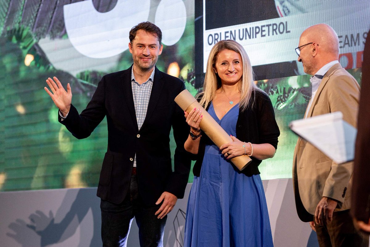 Náš #projekt Turné monopostu Formule 1 🏎 po čerpacích stanicích získal v letošním ročníku soutěže LEMUR třetí místo v kategorii Spotřební zboží! 🥳 

Gratulujeme <a href="/AnnaZiobron/">Anna Ziobroń</a> <a href="/pavelkaidl/">Pavel Kaidl</a> a všem, kteří se na projektu podíleli! 👏

#ORLENUnipetrol #soutez #formule #lemur