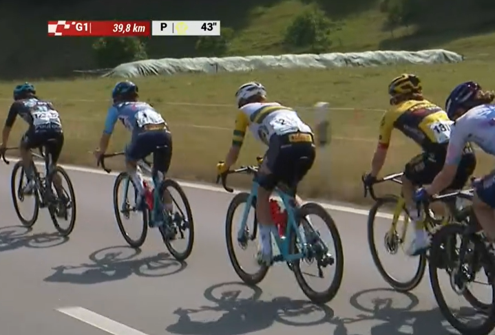 Thankfully not too much damage for Chapman after her off!

#TourdeSuisseWomen #Tourdesuisse #TDS2023