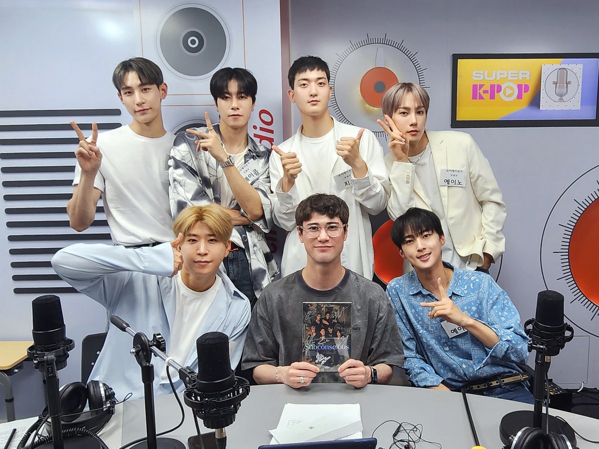 VAV_official's tweet photo. [#TODAY_VAV] 230619
#ArirangRadio #SUPERKPOP
이번주도 빠이팅 빠이팅💪🏻

#VAV #브이에이브이
#Subcönscióus #Subconscious #Designer https://t.co/W0SS2KxhgV