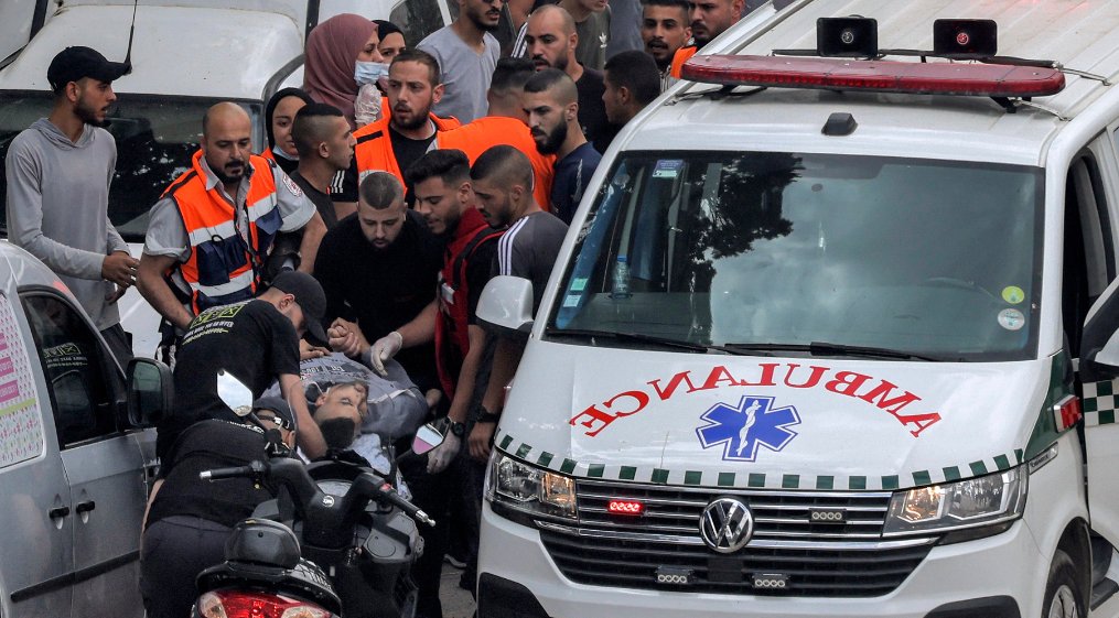 AJEnglish's tweet photo. At least five Palestinians have been killed, including a 15-year-old boy, after Israeli forces, backed by helicopters, raided the Jenin refugee camp in the occupied West Bank.

— in pictures https://t.co/usL3PXB1kp https://t.co/tOzqcWsK71