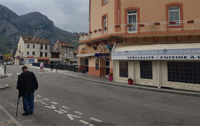 Où en sont les bourgs ruraux en France ? Quid de leur vieillissement ? C'est grosso modo les questions que soulèvent <a href="/AntonPaumelle/">Paumelle Anton</a> dans un article très instructif que vient de publier L'<a href="/EspaceGeo/">L'EspaceGéographique</a>. En voici un résumé 👇 (1/13)🧶