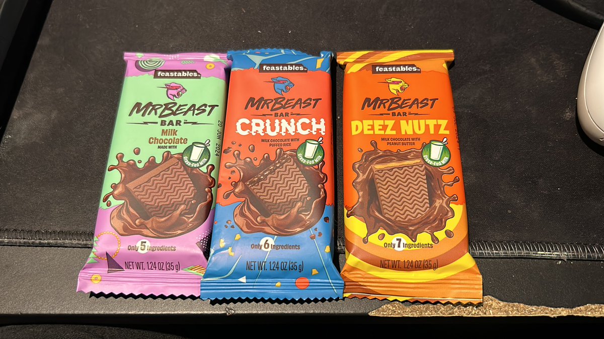 JoeyMasetta's tweet photo. Woke up to this on my desk @MrBeast @Feastables @feastableshelp @ChandlerHallow repost this please so he can see this https://t.co/cS4560eEz1