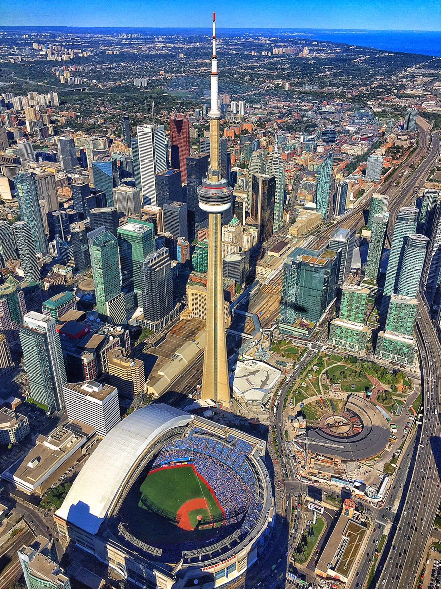 GoodyearBlimp's tweet image. We’ll have to do some research on the CFL part, but Canada absolutely! Jays games, the RBC Canadian Open, sightseeing in Vancouver. Unfortunately the weather kept us from #Canada150 but we were all dressed up (pun very much intended) and ready 🇨🇦