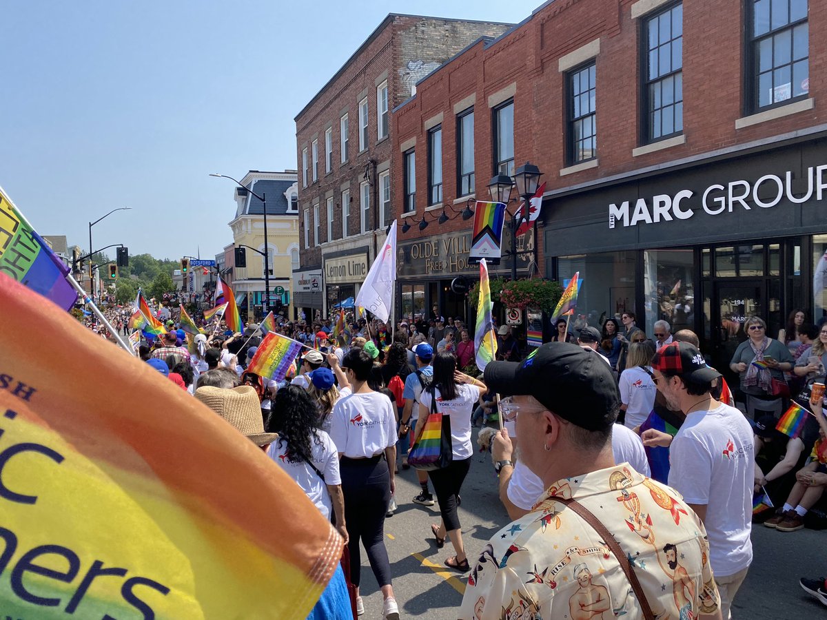 misterb2016's tweet photo. What a great day @yorkprideca !! @TownofNewmarket thanks to @YorkOECTA for organizing a float for the teachers!! https://t.co/wJ59bVN9Mf