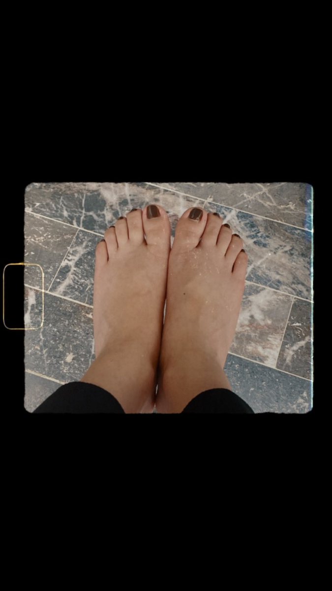 Me mega urge un masaje, no los aguanto 🫠 #pies #piesdemujer #PiesBonitos #masaje #feet #feetcontent