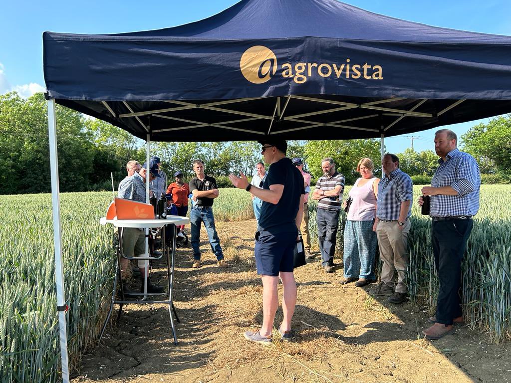 AgrovistaUK's tweet photo. Sunny, busy afternoon at AgX Framlingham.
#varietytrials #bioscience #soilhealth #navigatingnutrition #mindful #forourgrowers @TuckwellGroup https://t.co/MVLGoox5rI