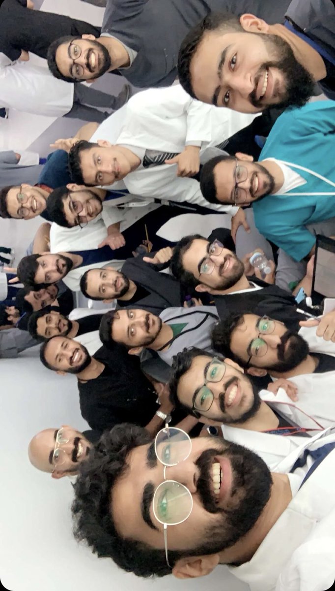 Mo7ammed_shai5's tweet photo. انتهيت من آخر اختبار بكلية الطب ✅✅✅✅✅✅✅✅

اليوم يوم انتقالي رسميًا من "طالب طب" إلى "طبيب" 👨🏻‍⚕️🩺 

بعد انقضاء سنين طويلة مليئة بالصعاب والتعثر والنهوض، ها نحن ذا… 

الحمدلله على البلاغ 🙏 https://t.co/5nvUsitcd6