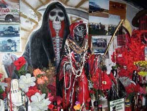 CooperRebeldeNa's tweet photo. Il culto della Santa Muerte e Malverde ha preso piede nel sud-est messicano. La sua proliferazione è il termometro di ciò che accade socialmente. https://t.co/Dgos5G8tVg https://t.co/SuMMQju3pq
