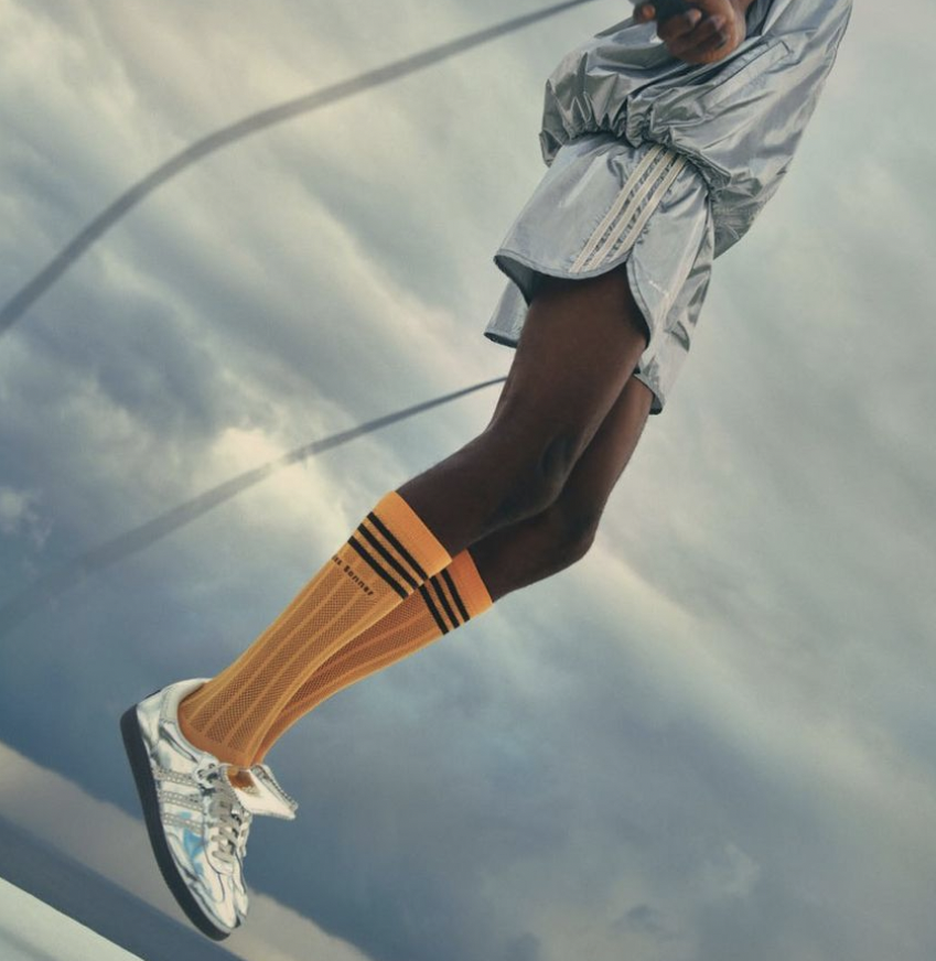 IssaPRofficial's tweet image. #GraceWalesBonner is currently mentoring the students at the #IssaPRclient Istituto Marangoni London. The celebrated #Britishdesigner single-handedly rejuvenated the #Samba silhouette with her surprise debut collaboration with #Adidas.