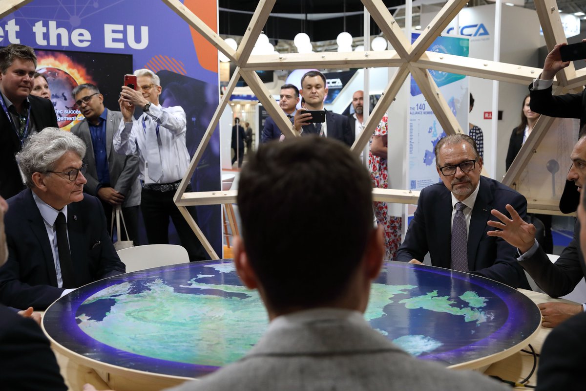 AschbacherJosef's tweet photo. Copernicus is the biggest environmental programme in the world, providing terabytes of free and open data and information services to hundreds of thousands of users daily. Today at #salondubourget, we welcomed nine companies of Europe’s emerging NewSpace industry into the family. https://t.co/b9NNo6YLT1