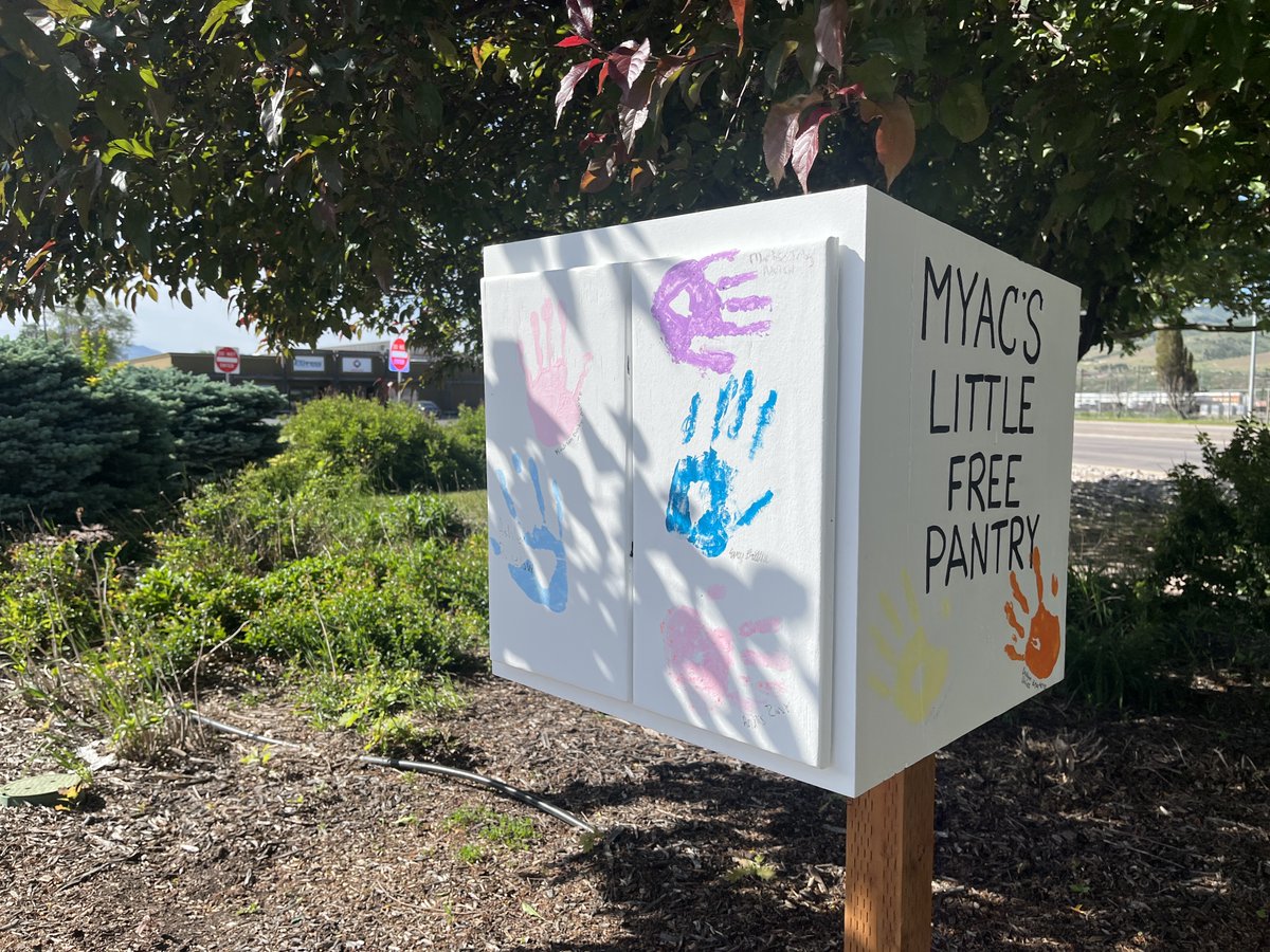 cityofpocatello's tweet photo. We are excited to see people in the community use the Free Little Pantry. A big thank you to all the community members who help us restock it so there are always items for people to have.
https://t.co/61z1U320QC
#cityofpocatello #lovewhereyoulive #myac #littlefreepantry https://t.co/0IDYU146Zx