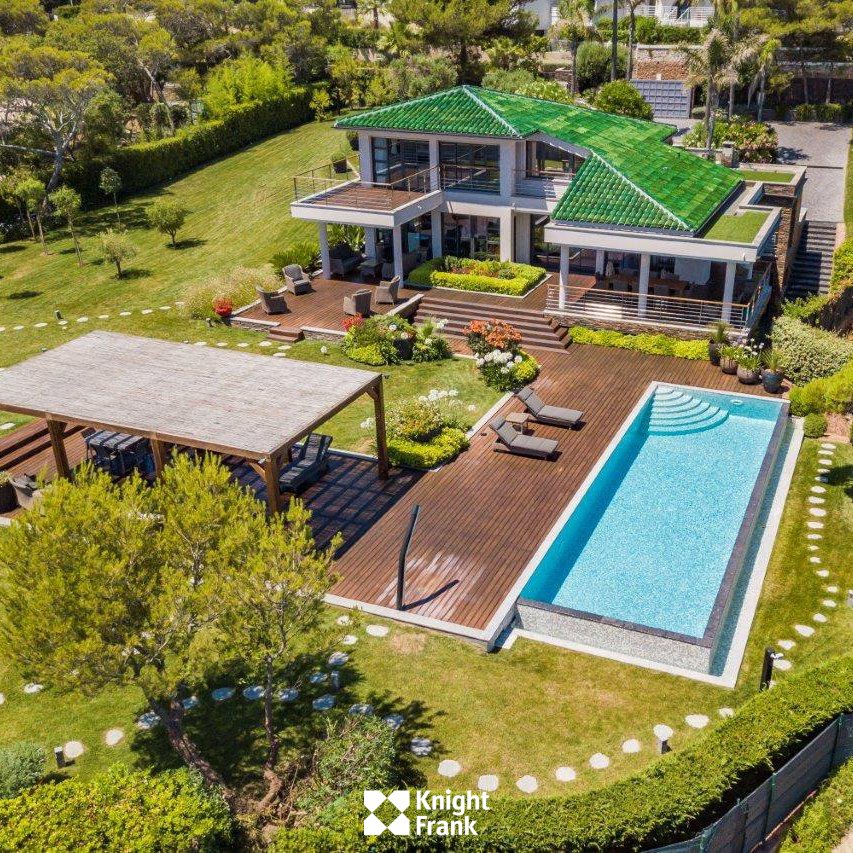 EstateNetFrance's tweet photo. Imagine waking up to breathtaking views of the with the gentle sound of waves 🌊 caressing the shore 🏖️

We aim to bring you closer to the allure and splendor of these extraordinary properties.

Picture yourself in the unparalleled lifestyle that awaits you on the French Riviera. https://t.co/hrxvjBLEuf