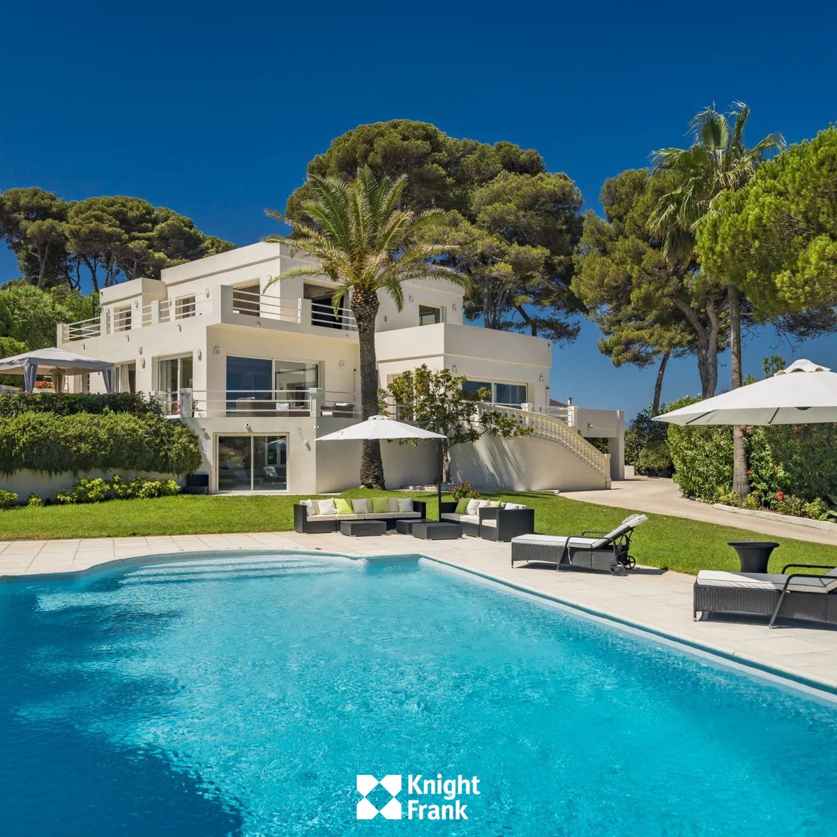 EstateNetFrance's tweet photo. Imagine waking up to breathtaking views of the with the gentle sound of waves 🌊 caressing the shore 🏖️

We aim to bring you closer to the allure and splendor of these extraordinary properties.

Picture yourself in the unparalleled lifestyle that awaits you on the French Riviera. https://t.co/hrxvjBLEuf